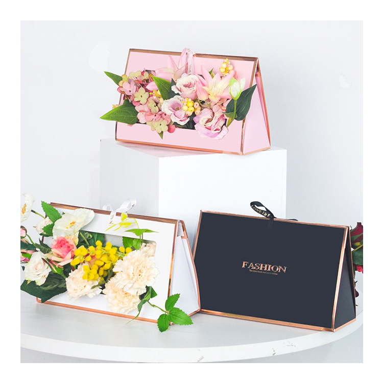 Easy to Carry Flower Gift Box with Gold Stamping
