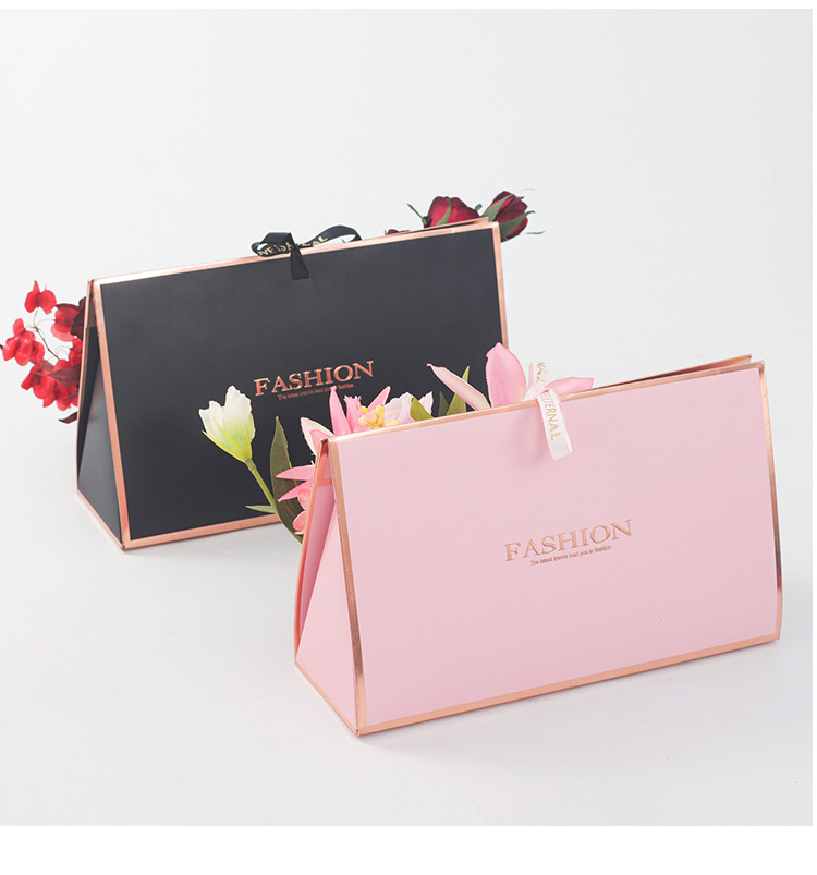 Easy to Carry Flower Gift Box with Gold Stamping