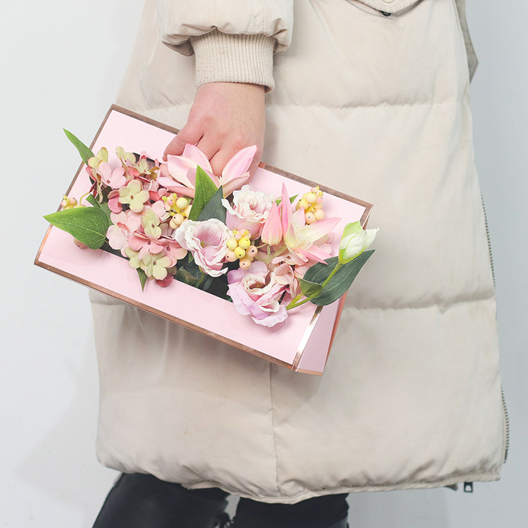 Easy to Carry Flower Gift Box with Gold Stamping